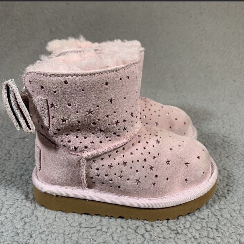 Beautiful toddler UGG boots very good condition (barely worn)